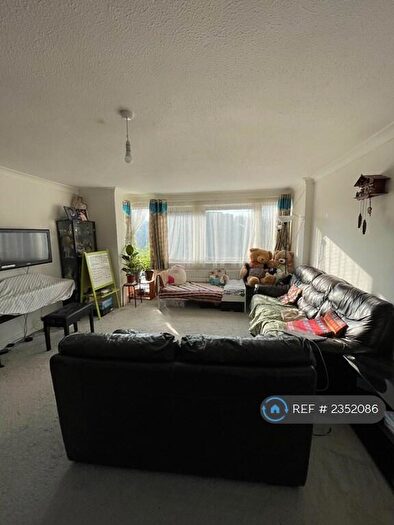 2 Bedroom Flat To Rent In Christchurch Park, Sutton, SM2