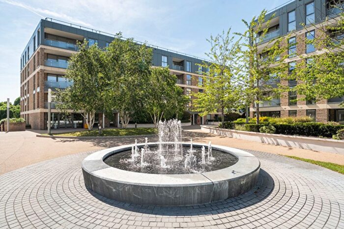 2 Bedroom Flat For Sale In Advent House, Levett Square, TW9