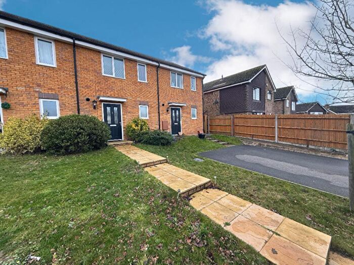 2 Bedroom Terraced House For Sale In Dray Gardens, Luton, LU3