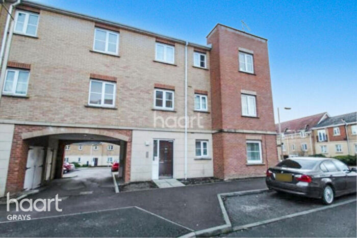 2 Bedroom Flat For Sale In Windermere Avenue, Purfleet, RM19