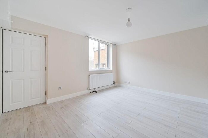 1 Bedroom Maisonette To Rent In Monk Street, Woolwich, London, SE18