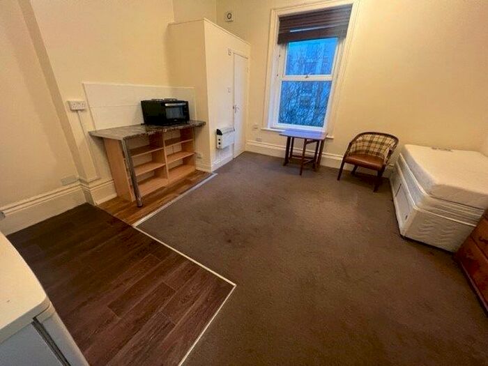 1 Bedroom Studio To Rent In Holdenhurst Road, Bournemouth, Bournemouth, BH8
