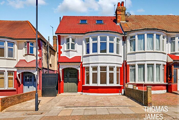 4 Bedroom Semi-Detached House For Sale In Grenoble Gardens, London, N13