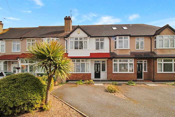 4 Bedroom Terraced House For Sale In Stoneleigh Avenue, Worcester Park, KT4