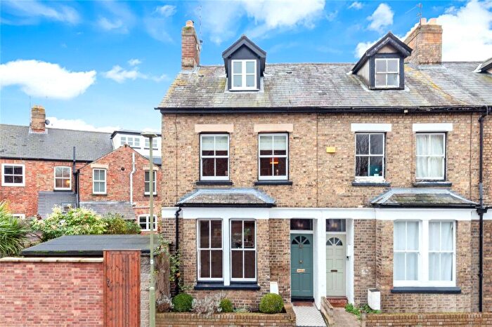2 Bedroom End Of Terrace House To Rent In Short Let, OX2