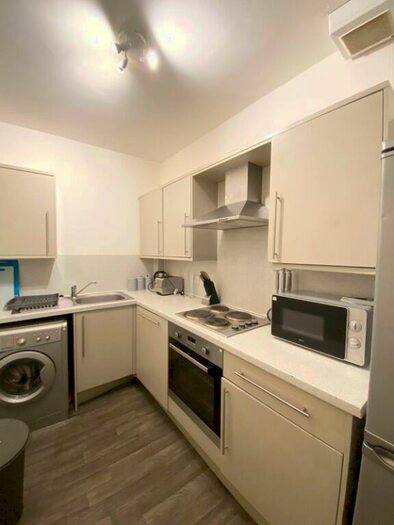 4 Bedroom Flat To Rent In Leven Street, Tollcross, Edinburgh, EH3