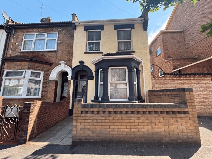 4 Bedroom Terraced House For Sale In Latimer Avenue, East Ham, London, E6