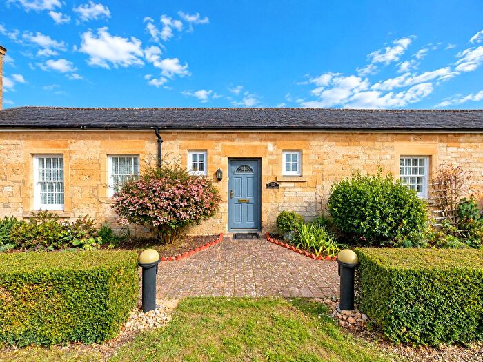 2 Bedroom Bungalow For Sale In St Georges Court, Semington, BA14