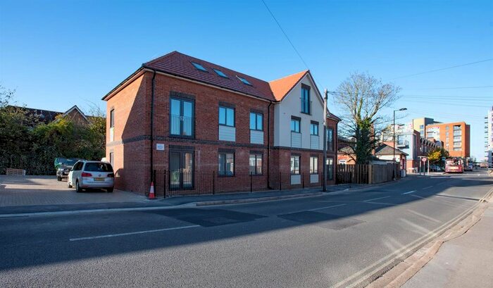 2 Bedroom Flat To Rent In Weston Grove Road, Southampton, SO19