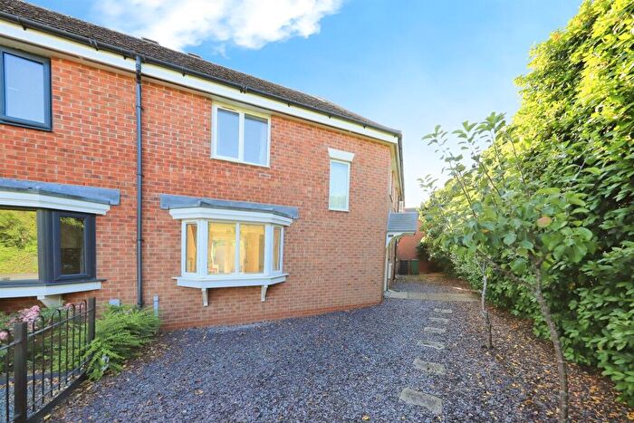 3 Bedroom Terraced House For Sale In Hoo Road, Kidderminster, DY10