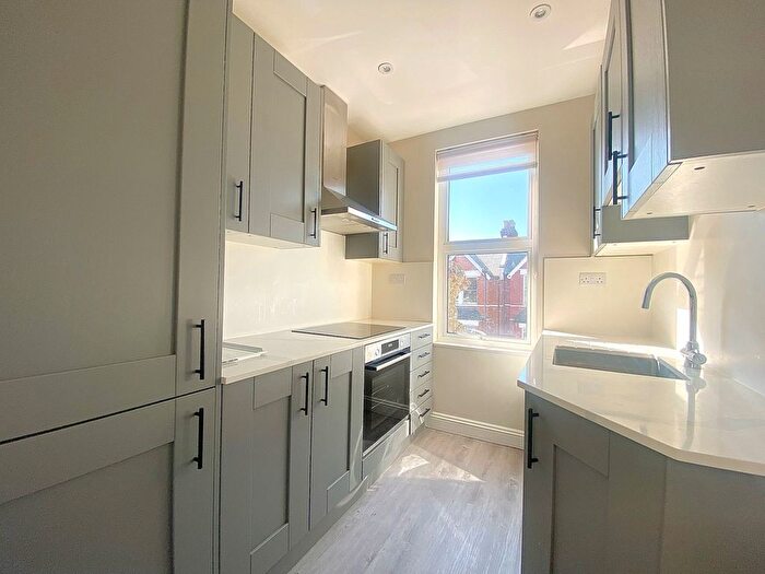2 Bedroom Flat To Rent In Larch Road, Cricklewood, NW2