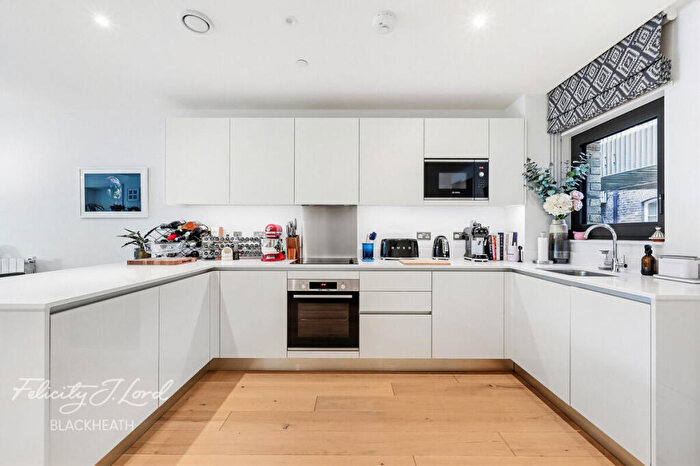 2 Bedroom Apartment For Sale In Major Draper Street, London, SE18