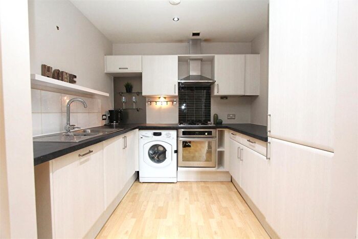 2 Bedroom Flat For Sale In Balmoral Place, Brewery Wharf, LS10