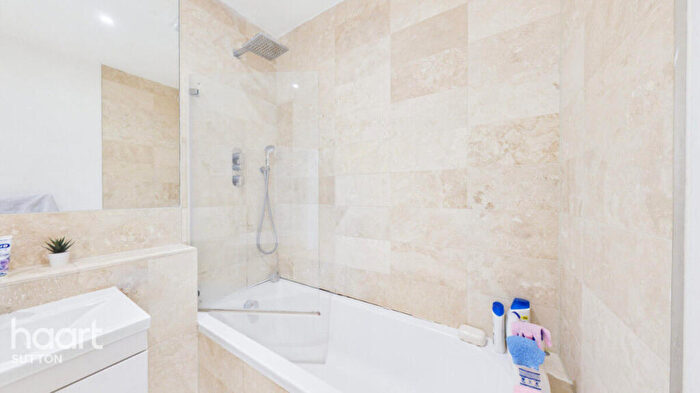 1 Bedroom Flat For Sale In East Street, Epsom, KT17