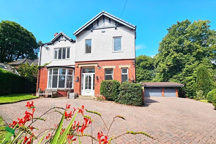 4 Bedroom Detached House For Sale In Earnsdale Road, Darwen, BB3