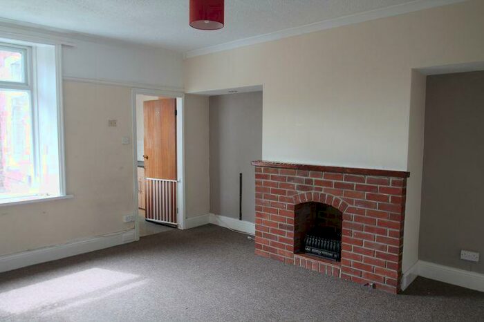 3 Bedroom Flat To Rent In Debdon Gardens, Newcastle Upon Tyne, NE6