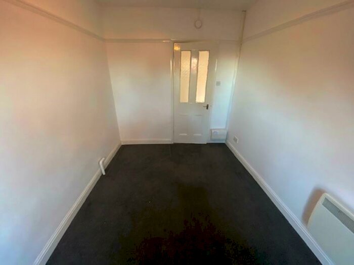 1 Bedroom Flat To Rent In Clapham Road, Bedford, MK41