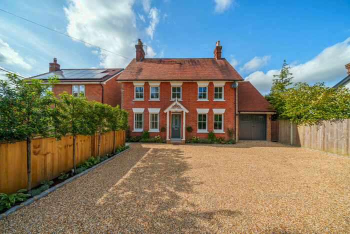 4 Bedroom Detached House For Sale In Main Road, Bucks Horn Oak, Farnham, GU10