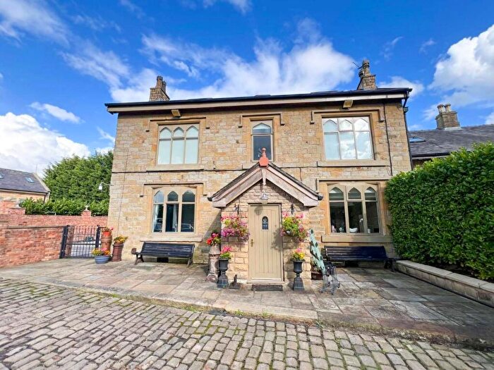 4 Bedroom Link Detached House For Sale In Ladyshore Road, Little Lever, Bolton, BL3
