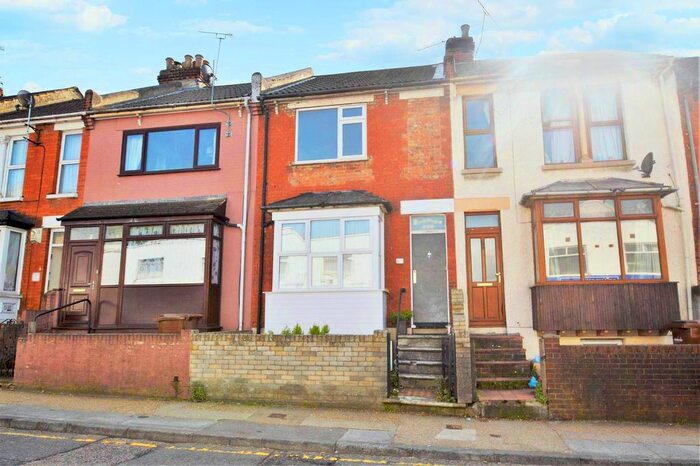 1 Bedroom Flat To Rent In Canterbury Street, Gillingham, ME7