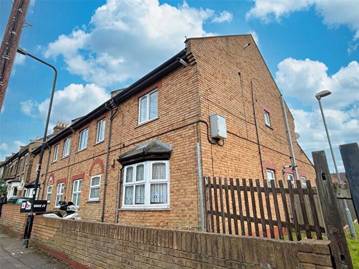 2 Bedroom Flat To Rent In Coleridge Road, Walthamstow, E17