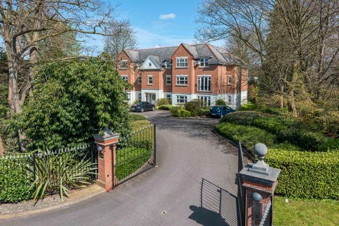 2 Bedroom Flat For Sale In Oakland Grange, Sidney Road, Walton On Thames, KT12