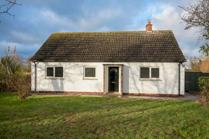 3 Bedroom Detached Bungalow To Rent In Drymeadow Lane, Innsworth, Gloucester, GL3