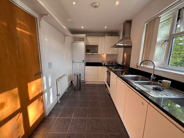2 Bedroom Flat To Rent In Cornwall Road, Pinner, HA5