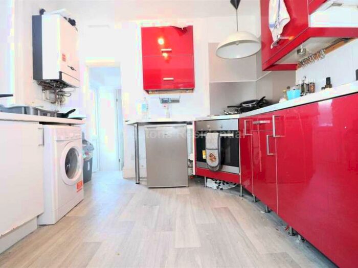 5 Bedroom Terraced House To Rent In May Street, Cardiff, CF24