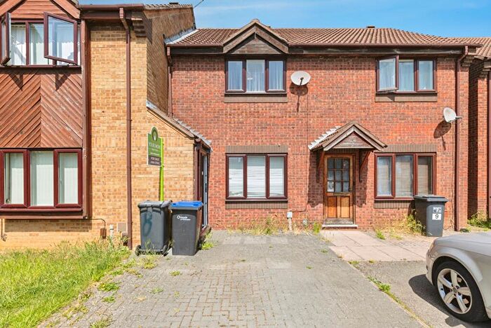 2 Bedroom Terraced House For Sale In Baronson Gardens, Northampton, Northamptonshire, NN1