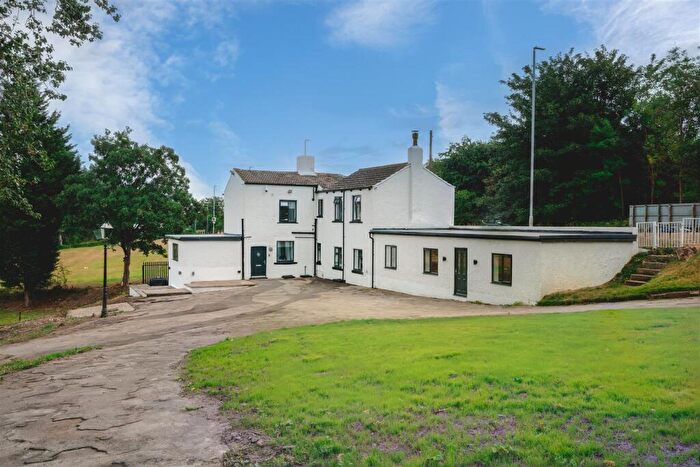 4 Bedroom Detached House For Sale In Gelderd Road, Gildersome, Morley, Leeds, LS27