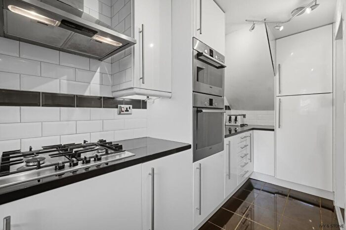 2 Bedroom Semi-Detached House For Sale In Friars Mead, London, Greater London, E14