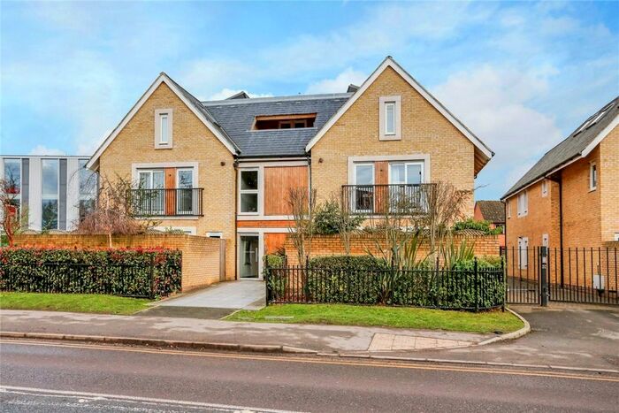 2 Bedroom Flat To Rent In Station Road, Beaconsfield, HP9