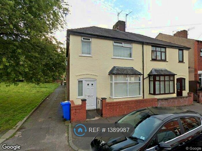 3 Bedroom Flat To Rent In Rossington Street, Manchester, M40