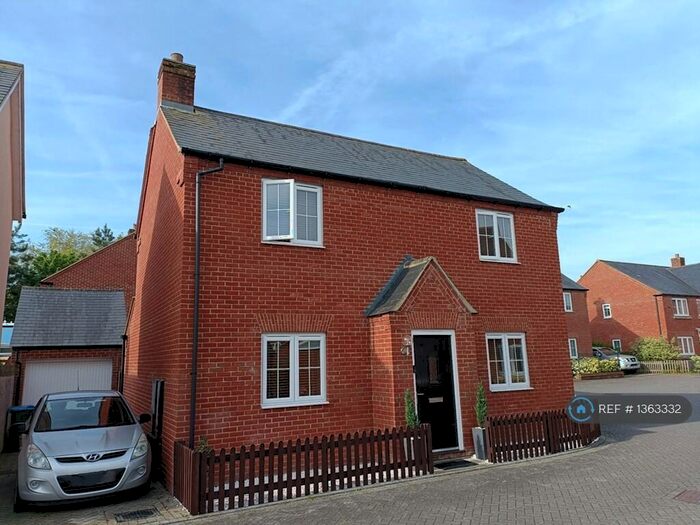 4 Bedroom Detached House To Rent In Silk Close, Buckingham, MK18