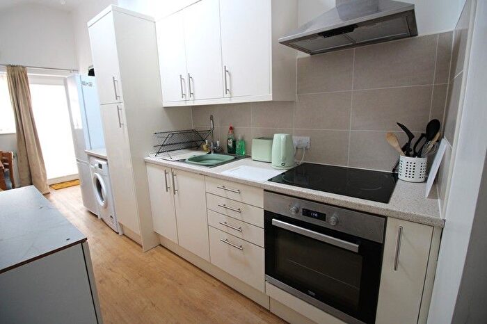 Studio To Rent In Brookfield Road, Bedford, Beds, MK41