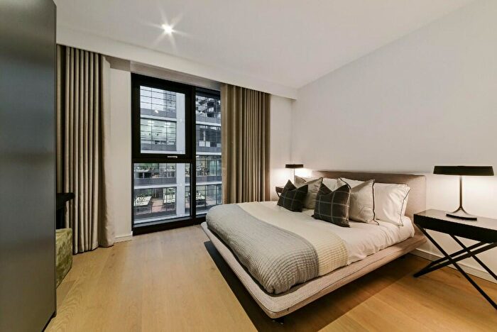 2 Bedroom Apartment To Rent In George Street, London, E14