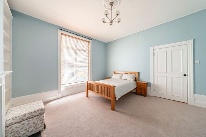 3 Bedroom Flat To Rent In Streatham Hill, London, SW2