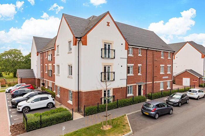 2 Bedroom Flat For Sale In Cornwell Avenue, Crawley, RH10