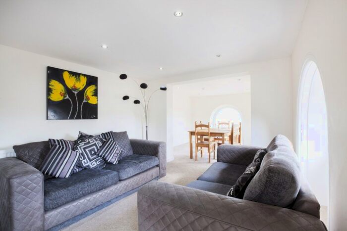 1 Bedroom Flat To Rent In Cross Lane, Huddersfield, HD4