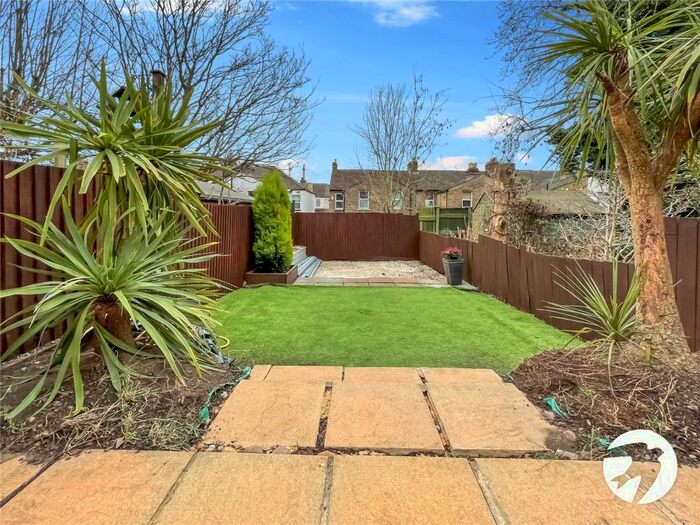 2 Bedroom Flat To Rent In Holly Hill Road, Erith, DA8