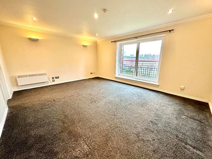 3 Bedroom Apartment To Rent In Riverview Place, City Centre, Glasgow, G5