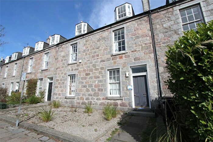 2 Bedroom Flat To Rent In Victoria Street, Aberdeen, AB10