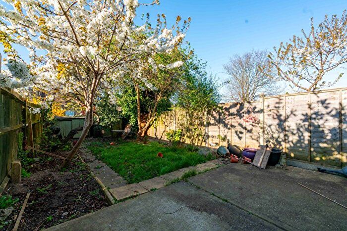 2 Bedroom Flat To Rent In Beresford Road, Crouch End, N8