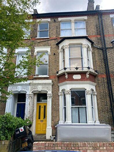 3 Bedroom Flat To Rent In Mercers Road, London, N19