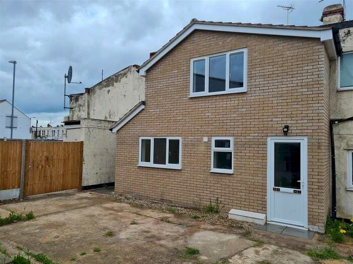 1 Bedroom Flat To Rent In Castle Road, Clacton-on-sea, CO15