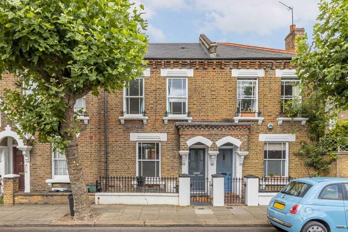 3 Bedroom Property To Rent In Peach Road, London, W10