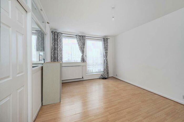1 Bedroom Flat To Rent In Pitcairn House, Victoria Park, London, E9