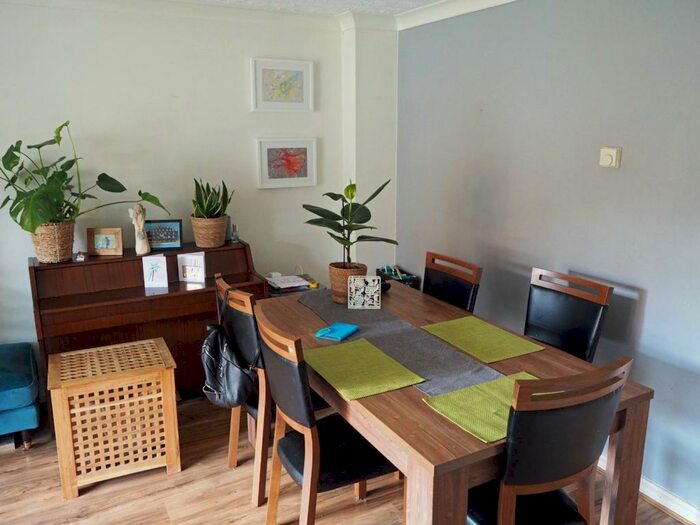 3 Bedroom House To Rent In Earls Lane, Cippenham, Slough, SL1