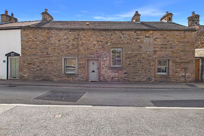 3 Bedroom Semi-Detached House For Sale In Holker House, Whittington, LA6